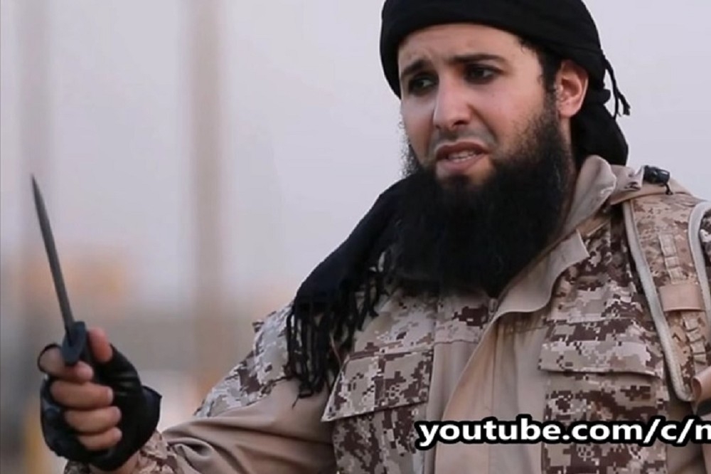 伊斯蘭國（IS）聖戰士卡西姆大方敘述他參與聖戰的過程。  （翻攝自YouTube）