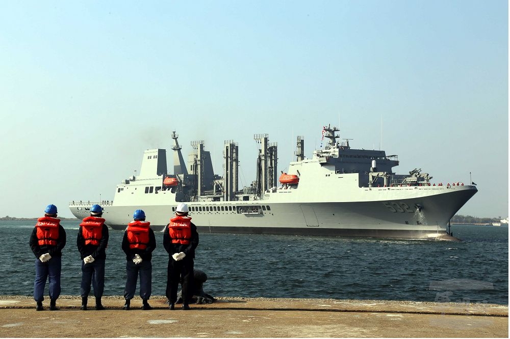 海軍磐石軍艦是淡水船舶中心最新設計服役的軍艦，這次卻因欠缺文件，喪失參與潛艦國造設計競標讓人訝異。（國防部提供）　