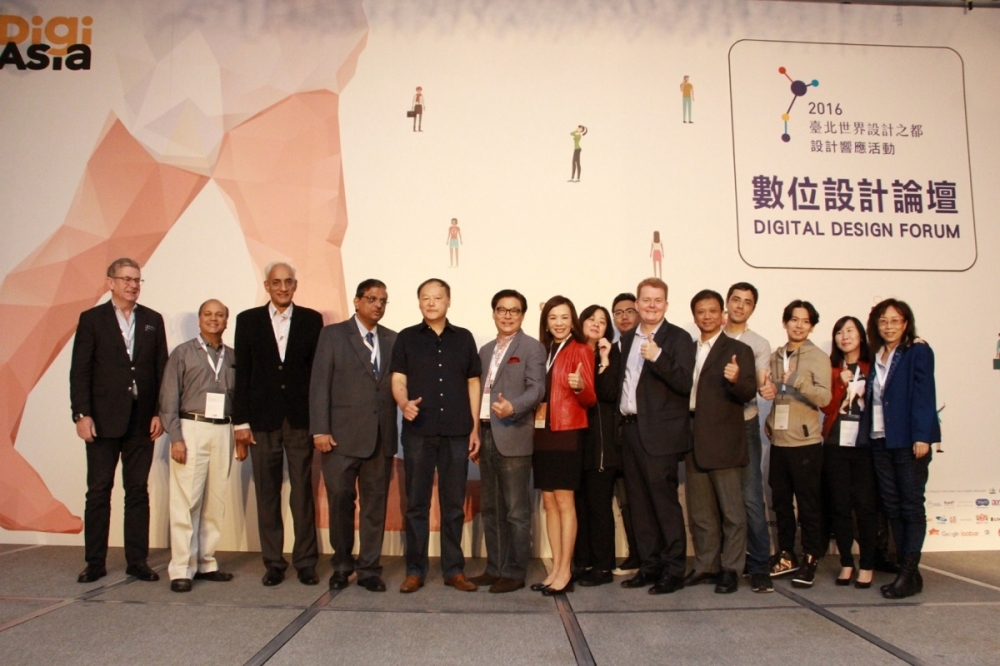 《數位亞洲大會》第二日議程與會者合照。（台北設計之都）
