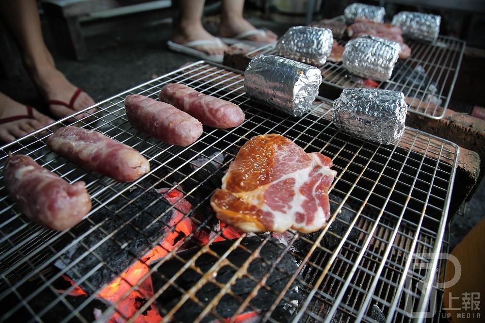 台北市衛生局近日將公布《台北市食品安全自治條例》修正條文，明訂北市販售的豬肉及製品，不得檢出乙型受體素，若通過，最快明年3月上路。（攝影：陳品佑）