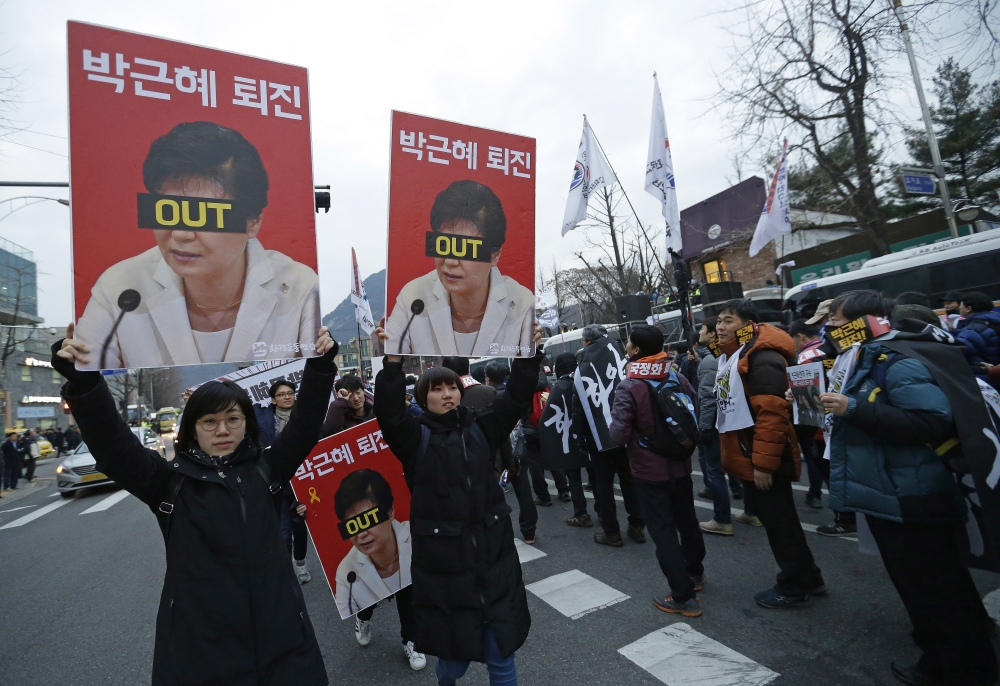 南韓總統朴僅惠願意下台，不過國會對下台程序的意見分歧。（美聯社）