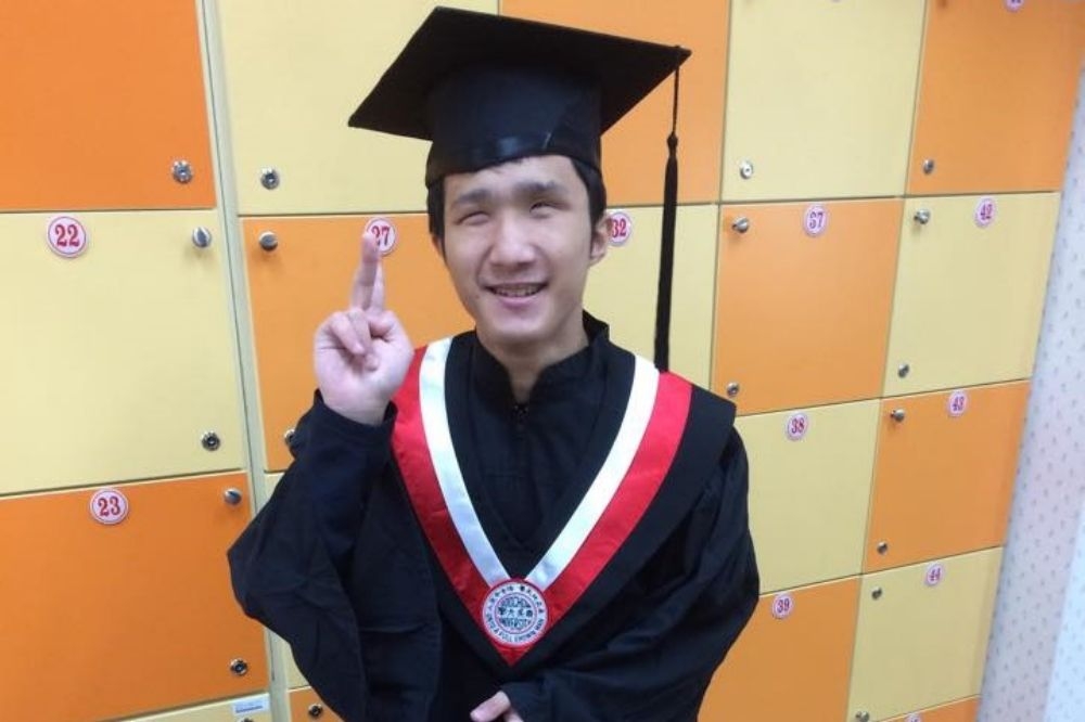目前就讀東吳中文系學生沈柏鴻挑戰自我，參與2016東吳國際超級馬拉松賽，也是自1999年首次有視障學生參與超跑。（翻攝自沈柏鴻臉書）