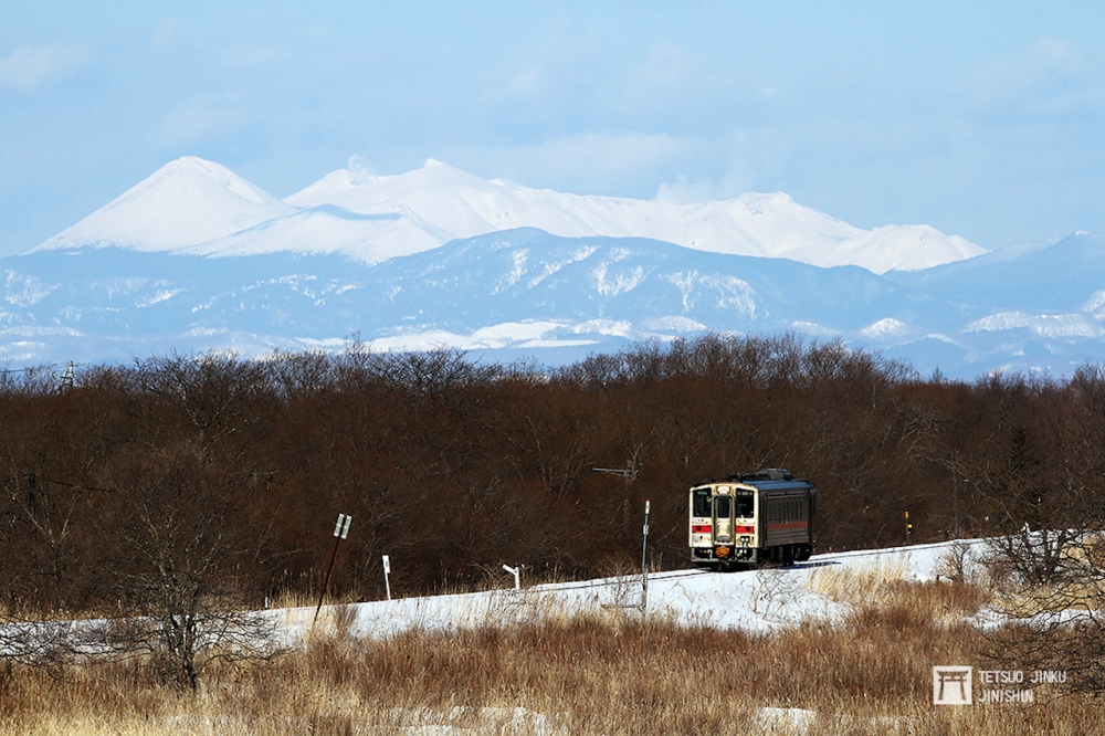 壯麗的山河一直是北海道景觀的特色，但其背後要維持的費用，以及搭乘人數過少的問題，最終拖垮了JR北海道。（作者提供）