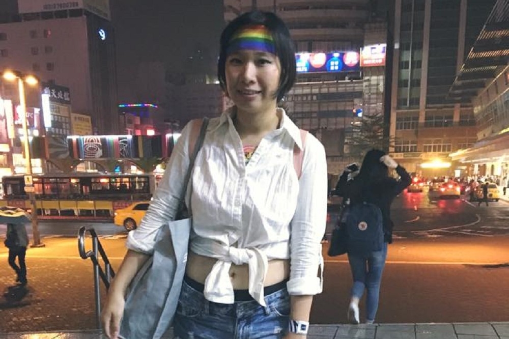24歲女教師鄭敏11月26日參加高雄同志大遊行，被台南市議員要求教育局調查，全教總13日開記者會砲轟該議員的做法是反民主行為。 （翻攝自Priscilla Min Zheng臉書）