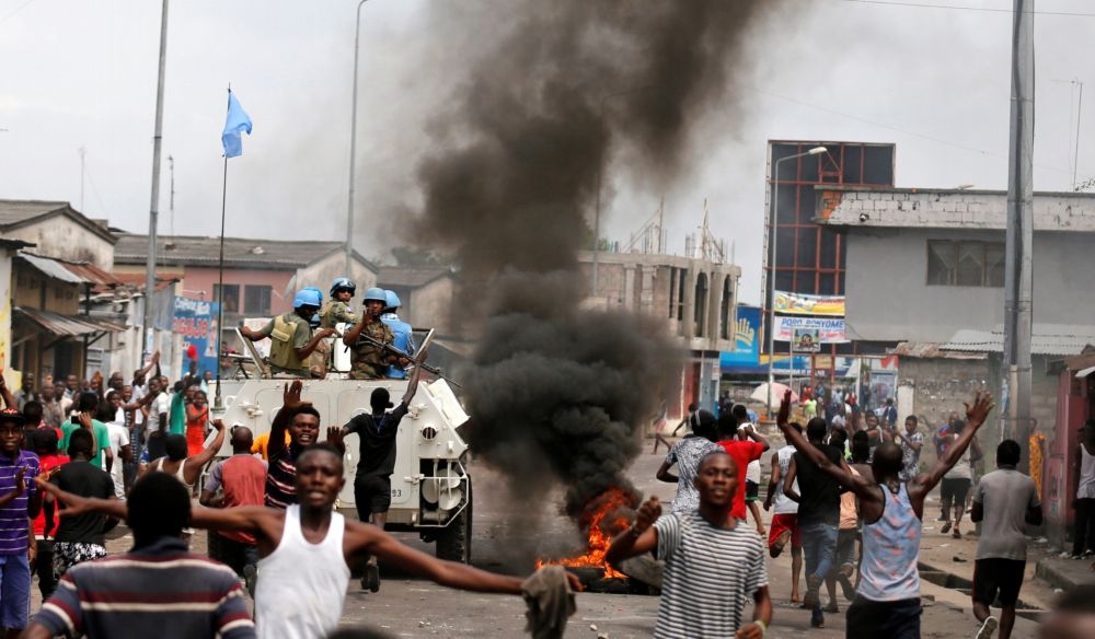 剛果民眾走上街頭，要求執政已15年的總統卡比拉下台，軍警和民眾爆發流血衝突。　　（湯森路透）