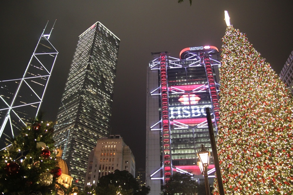 15米高的耶誕樹，與大樓燈光爭艷（攝影：黃映嘉）