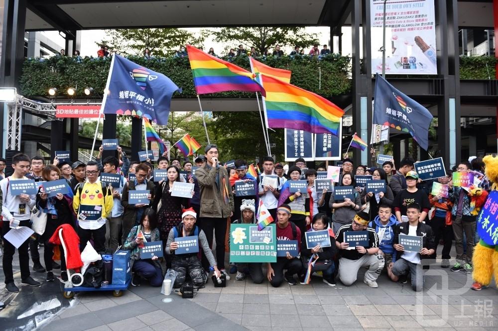「婚姻平權小蜜蜂」預計本周末在台北發起4場掃街活動。（攝影：李昆翰）