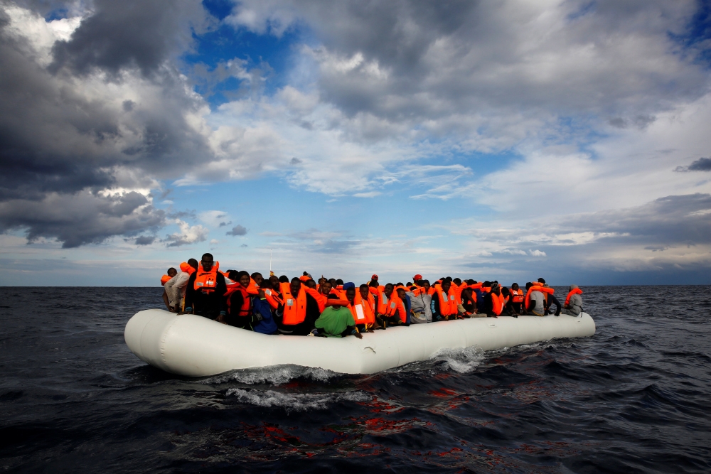 自2015年底歐洲爆發難民潮以來，越來越多中東難民放棄陸路，選擇搭船橫跨地中海到歐洲尋求更好的生活。（湯森路透）