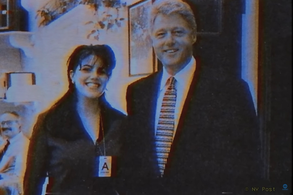 時任白宮實習生的陸文斯基（右）與當時的美國總統柯林頓（左）（翻攝自youtube）