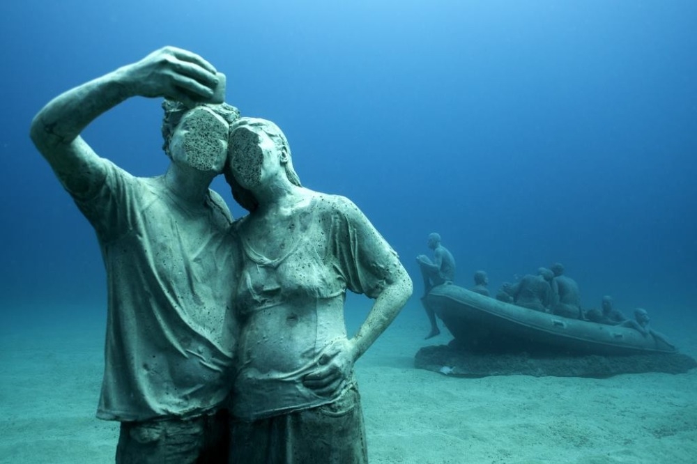 海底博物館的雕塑品。（翻攝自Museo Atlántico官方臉書）