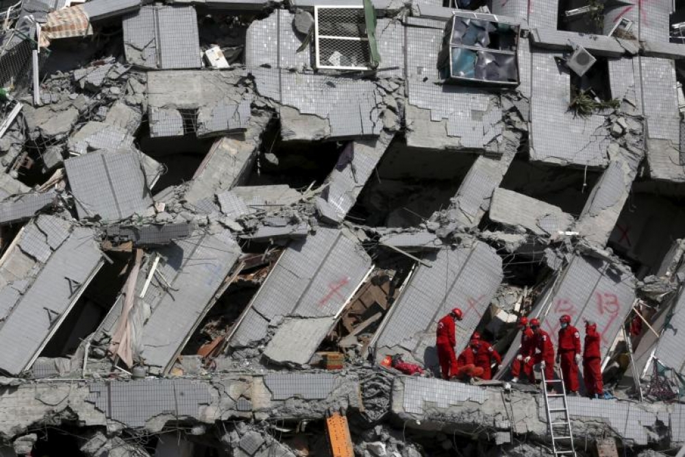 2016年2月6日，南台大地震導致台南市永康區維冠金龍大樓全數倒塌，罹難者達115人。大樓倒塌原因，經檢方調查，疑似是大樓所屬建設公司為貫公司負責人林明輝通工減料。（湯森路透）
