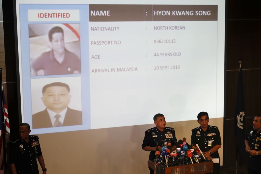北韓駐馬來西亞大使館二等秘書玄光城（投影片左下）和北韓高麗航空職員金旭日（投影片左上）也涉入金正男謀殺案。  （美聯社）