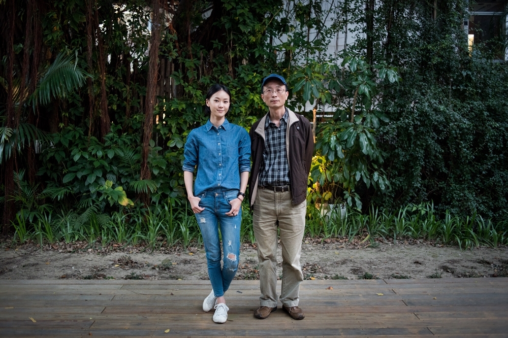 《白蟻：慾望謎網》女主角鍾瑶（左）、導演朱賢哲。（攝影：李昆瀚）