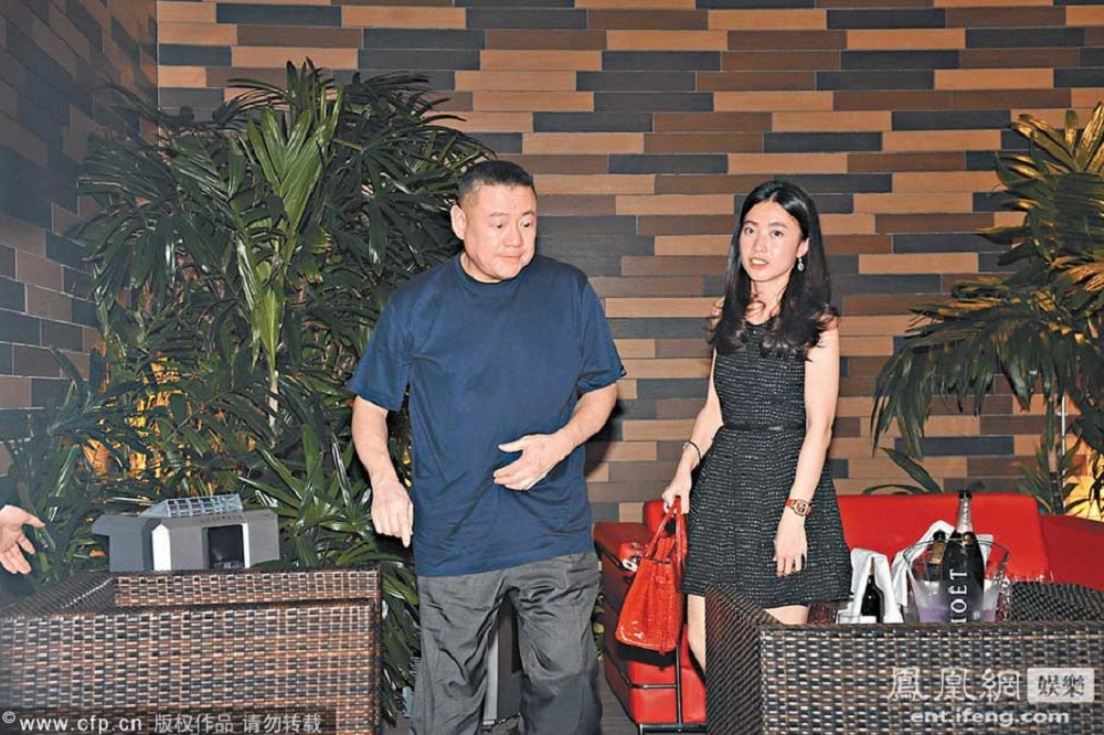 香港富商劉鑾雄（左）因身體狀況不佳，近期開始分家產，妻子陳凱韻（右）身價爆漲成香港女首富。（翻攝自鳳凰網）