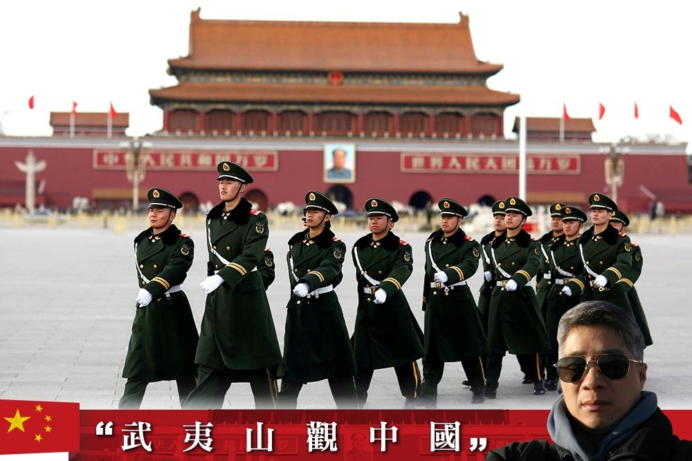 中國北京天安門前的武警。（照片：湯森路透，後製：潘世惟）