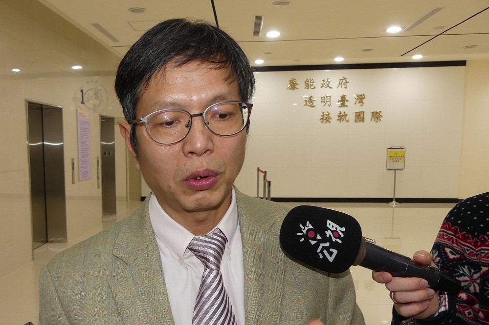 台灣大學法律學院教授林鈺雄開會前又投書，「司改的遊戲規則，該不該『死』」，開砲重批廢死議題被「做掉」。（攝影：盧禮賓）