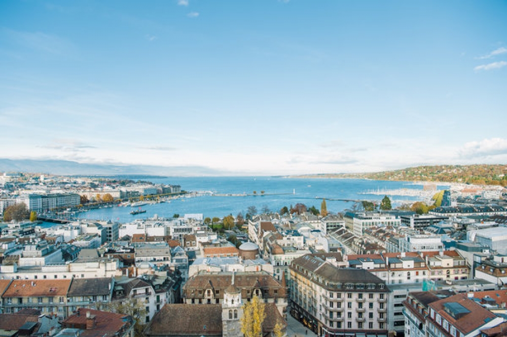 瑞士在有關教育、民主、商業和生活品質的問題上，獲得了不錯的評價。圖為從瑞士的聖彼得大教堂望向日內瓦湖。  （紐約時報）
