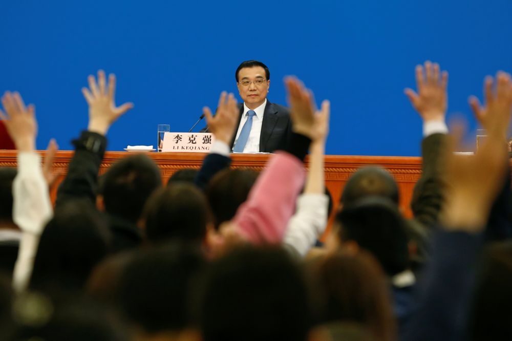 中國總理李克強15日召開中外記者會。（湯森路透）