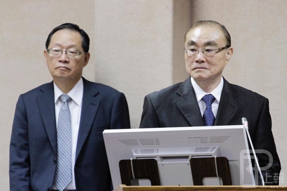 國防部部長馮世寬（右）、外交部常務次長李澄然（左）20日接受立法院備詢。（攝影：李隆揆）