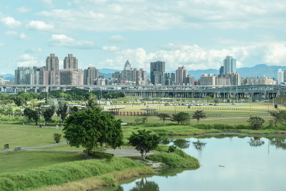 新版房屋租賃新制在元旦上路。但房仲業者網路問卷調查發現，新規上路後　高達54.2%房客感到所住區域租金上漲，且逾半房客表示，仍有房東不給報稅，即使同意也會轉嫁到租金上。（資料照片）