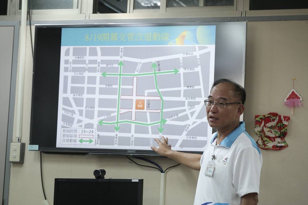 台北市交通局局長張哲揚說明世大運賽事期間相關交通管制。（攝影：陳品佑）