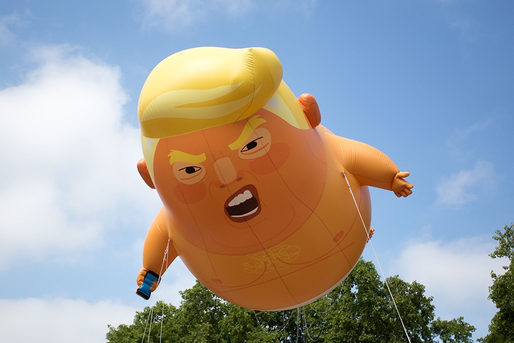 美國總統訪問英國，有示威製作川普嬰兒汽球。（湯森路透）