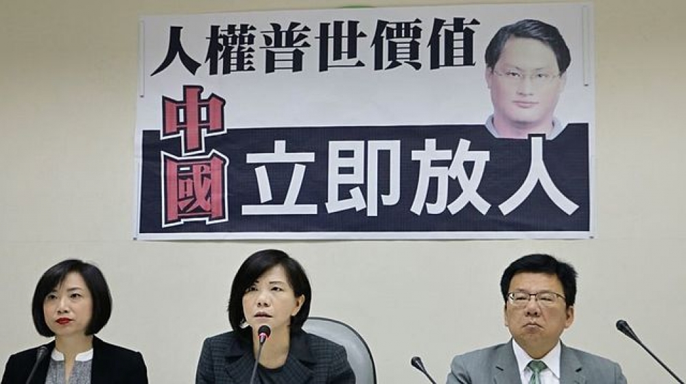 如果蔡英文在無法在兩岸交往的過程中，標示出屬於台灣的民主人權價值，那她以及台灣就什麼都不是。（維基百科）