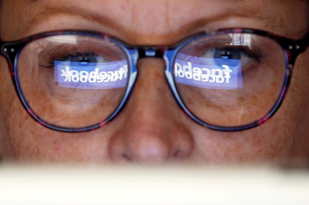 德國聯邦憲法法院12日裁定，社群媒體臉書（Facebook）應給予親屬存取已故親人的帳號和私人訊息的繼承權。（湯森路透）