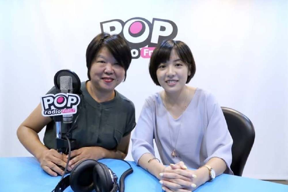 「學姊」黃瀞瑩2日接受廣播《POP搶先爆》訪問，談及市長「陪吃飯」言論風波時，她坦言「覺得怪怪的。」（POP Radio製作單位提供）