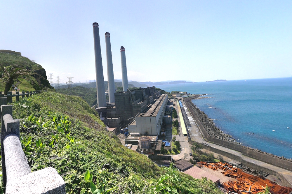 台灣北部未來將布滿了巨型火力電廠，而更驚人的是，協和電廠將從2.0GW的燃油火力電廠，一躍成為5.4GW的天然氣發電廠，超過現有核電廠的總和（5.144GW）。（圖片取自Google Map）