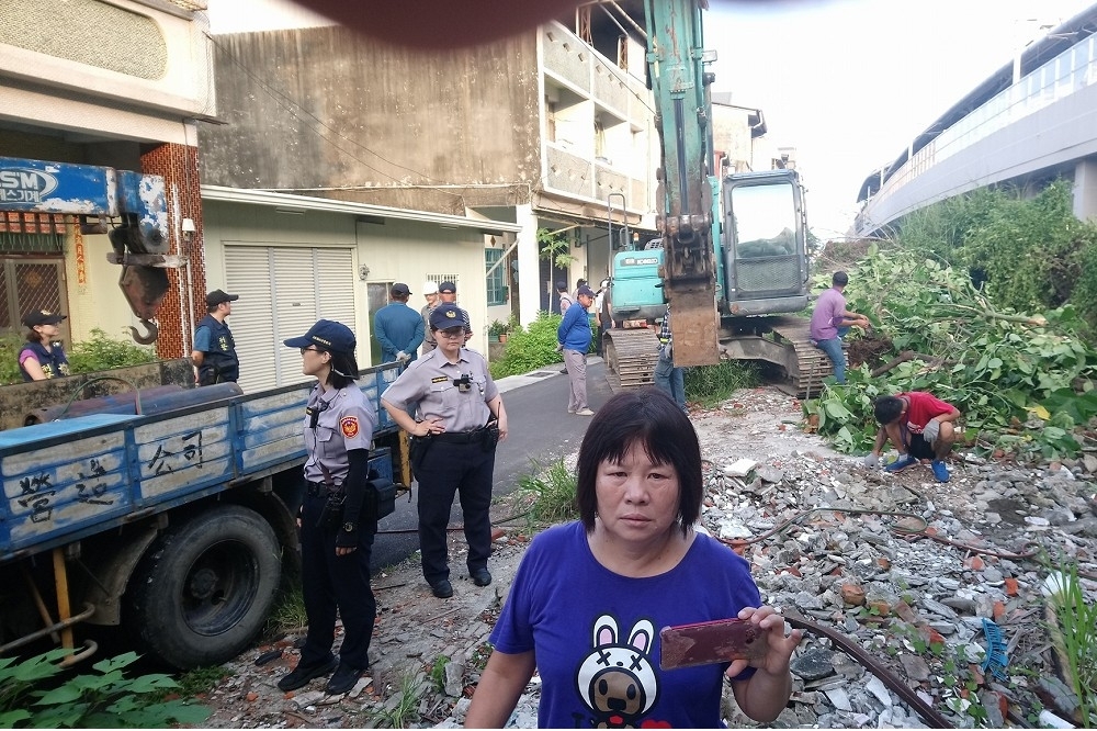 從台中反徵收抗爭，高雄反迫遷運動，都有蔣月惠的足跡，為弱勢到處相挺。（圖片摘自蔣月惠臉書）