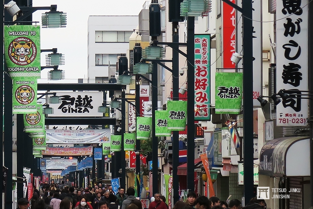 東京最長的戶越銀座商店街，規模相當大，也吸引大量遊客，在無電線桿計畫完工之後，整條商店街視覺更加清爽寬廣了！（攝影：陳威臣）