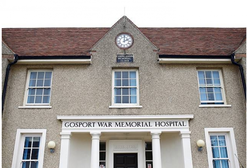 英國戈斯波特戰爭紀念醫院（Gosport War Memorial Hospital）的醫生巴頓（Jane Barton），開立不當鴉片類止痛處方，導致逾450人喪命。（美聯社）
