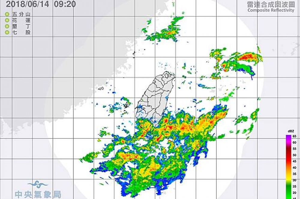 根據氣象局發布之最新雷達合成回波圖，可以看出目前降雨範圍仍在南部及部分中部、東部。（圖片取自氣象局）