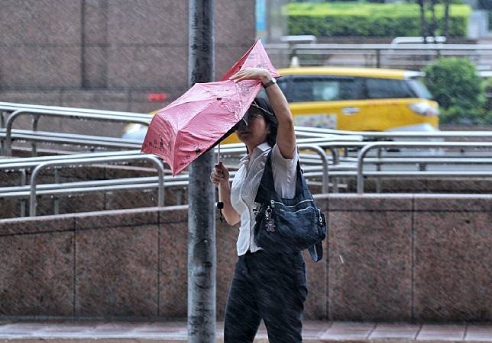 中央氣象局截止至15日上午11時都尚未發布任何颱風消息。（攝影：曾原信）