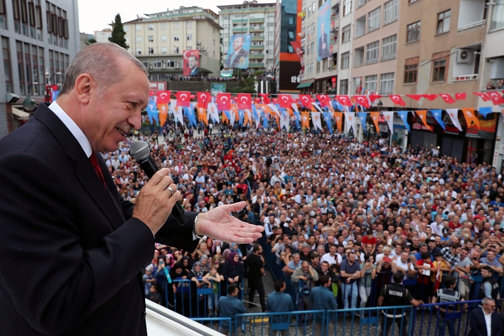 土耳其總統艾爾多安11日於里澤發表演說。（湯森路透）