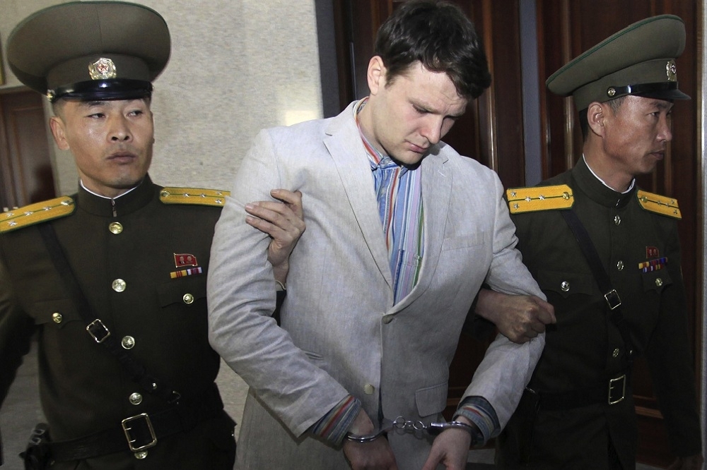 已逝美國大學生溫畢爾2016年1月隨團訪問北韓，被指控竊取飯店內政治宣傳標語遭判勞教15年。（美聯社）