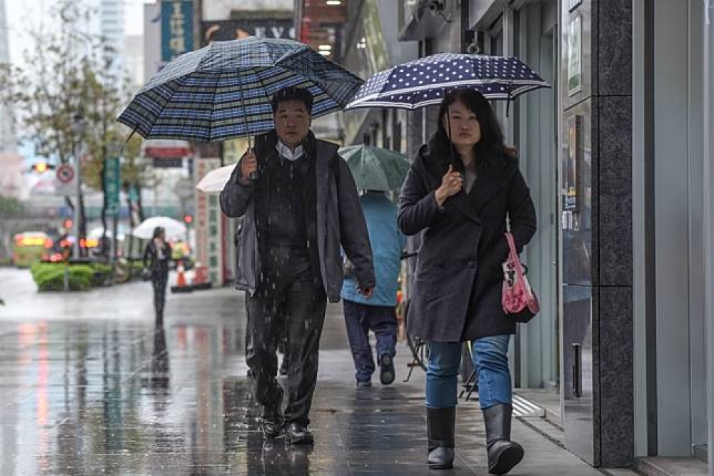 今鋒面南移，中南部有局部性陣雨或雷雨，北部及東北部亦有局部短暫陣雨的機率。（資料照片）