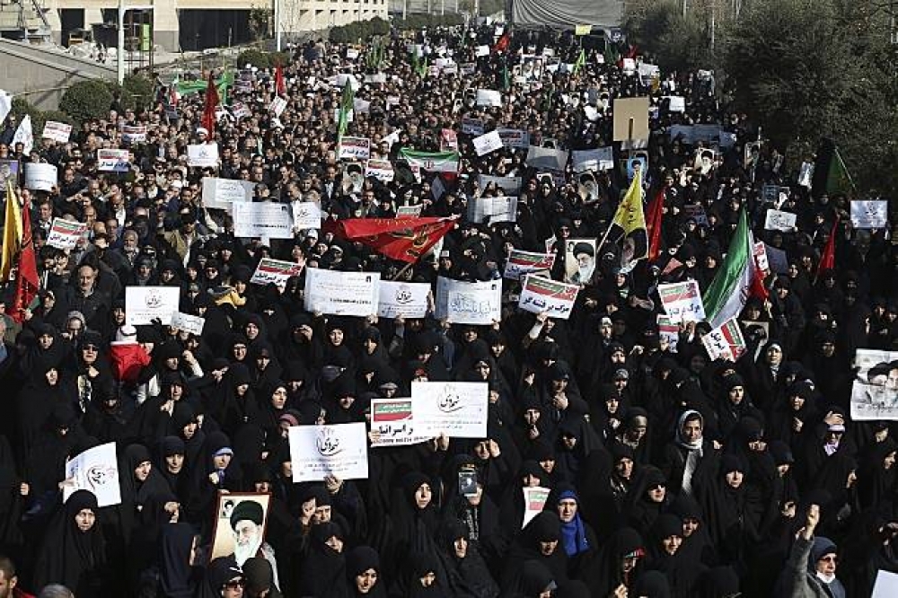伊朗首都德黑蘭30日的抗議現場。（美聯社）
