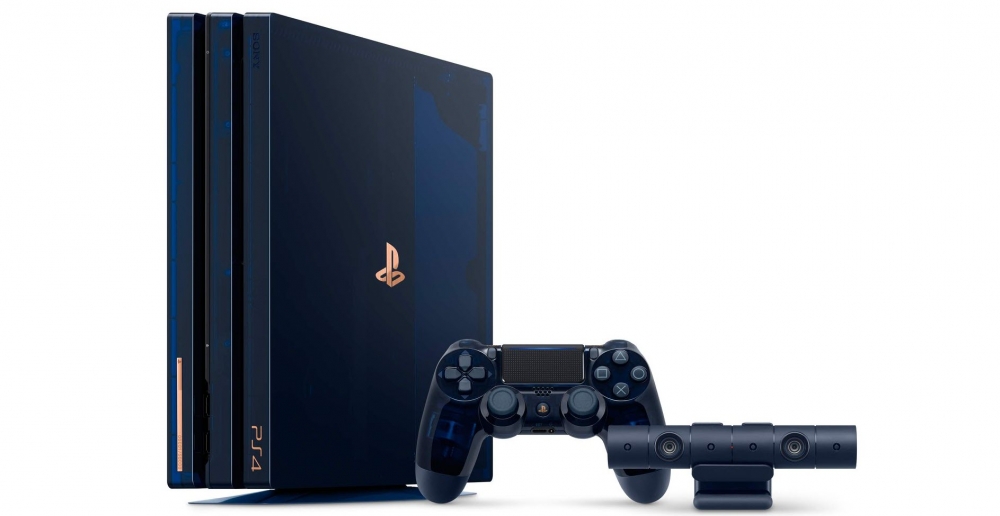 PS4 Pro歡慶熱銷5億台，SIE日前宣布將推出深藍色半透明紀念限定版，全台限量555台。（圖片來源：PlayStation_TW）