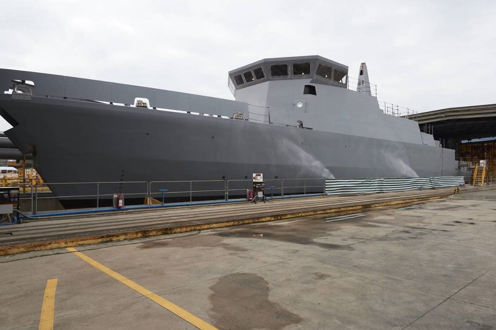 慶富在6月中旬正式結束與義大利IM廠的合作關係後，今年3月下水的獵雷艦沒有進行後續的性能測試，靜靜的停泊在造船廠的碼頭邊，等待明年（2019）2月合約交船時間。（慶富提供）