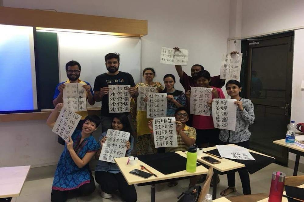 李采燕（前排左一）目前是唯一一位派駐在印度理工學院孟買分校的老師。（翻攝TEC-IIT Bombay臉書）