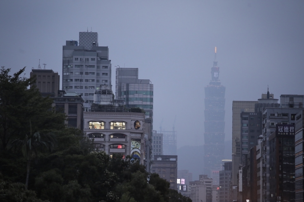 台北信義區1日下午大停電，不過台電表示，約2到4分鐘就復電。（攝影：陳品佑）