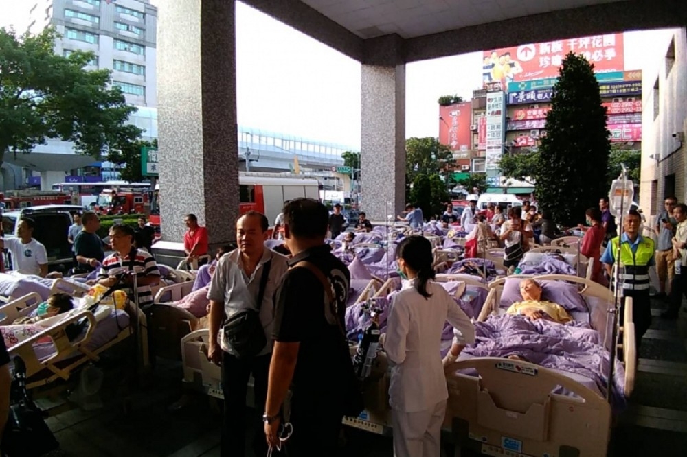 台北醫院大火目前已帶走13條人命。（新北消防局提供）
