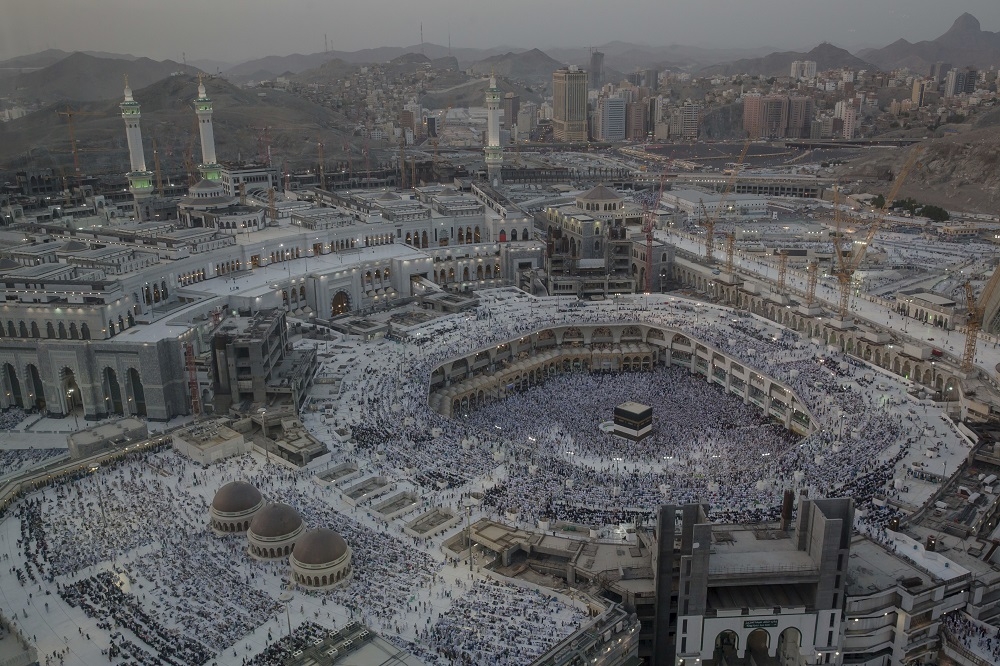 伊斯蘭教的「正朝」將於8月19日舉行，每年都有將近300萬來自世界各地的穆斯林湧入伊斯蘭教聖城「麥加」進行朝覲。（美聯社）