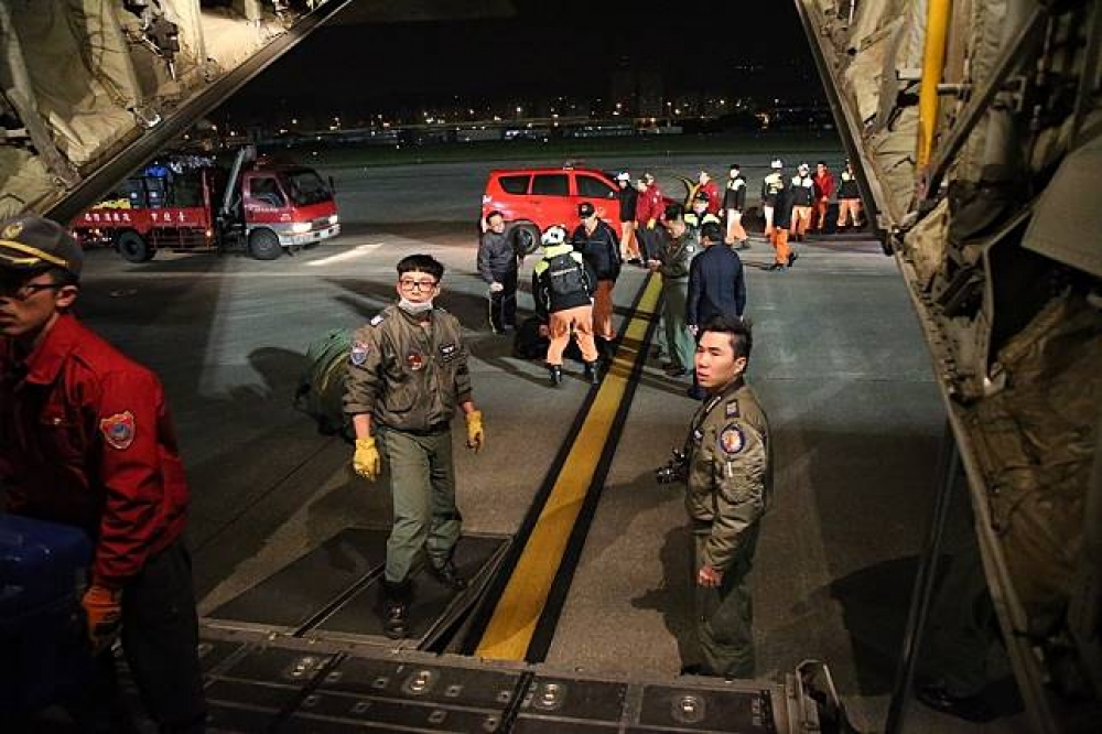 由清泉崗起飛的C-130凌晨抵達花蓮投入救災。（國防部提供）