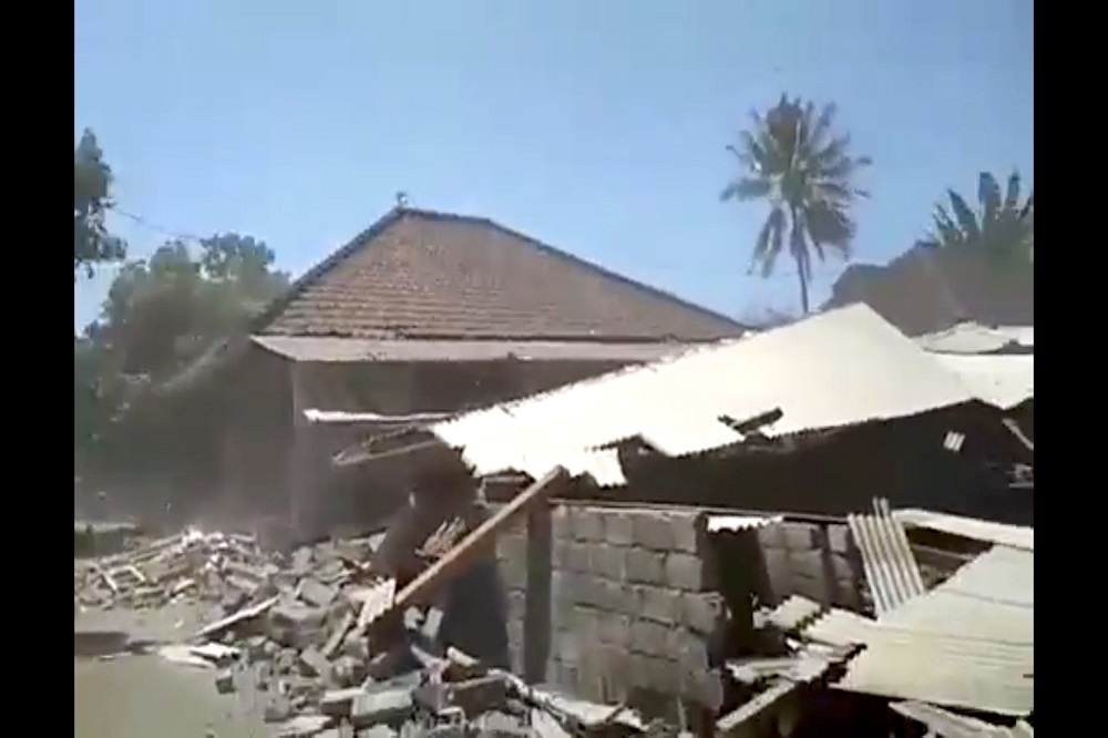 印尼龍目島19日發生數起強震，已知1人死亡。（湯森路透）