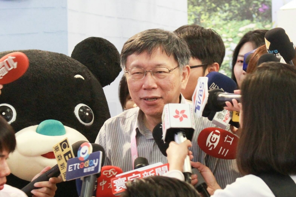 台北市長柯文哲原訂今晚要參加凱達格蘭基金會募款餐會，但臨時決定不去了。（攝影：徐乙喬）
