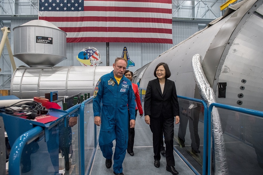 蔡英文總統日前參訪NASA地點引起熱議。（圖片取自蔡英文臉書）