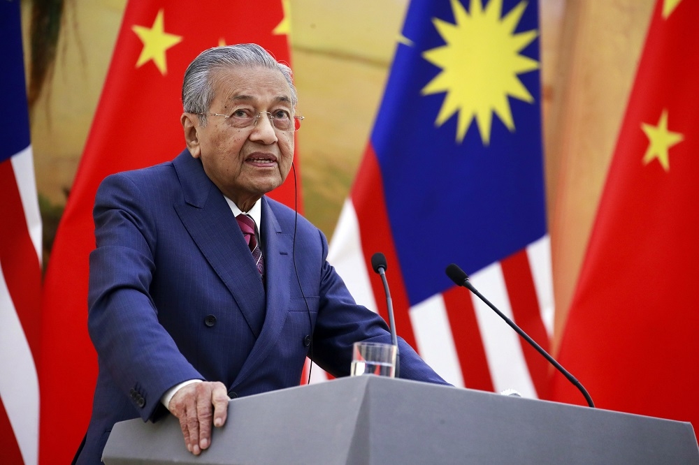 馬來西亞總理馬哈迪訪中期間，在北京發表講話。（美聯社）